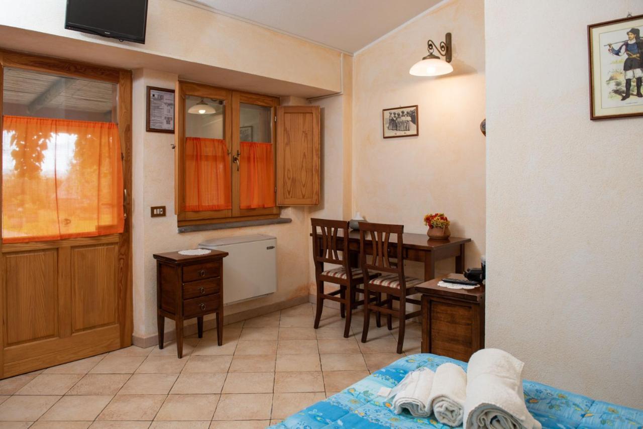 Agriturismo Nuragh'Elighe Sindia ภายนอก รูปภาพ