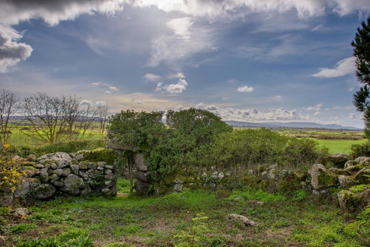 Agriturismo Nuragh'Elighe Sindia ภายนอก รูปภาพ